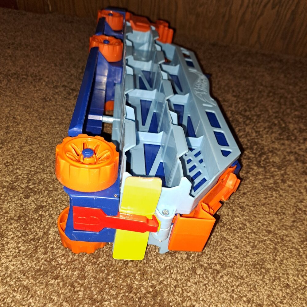 Hot Wheels City Speed Drop Transport Hauler - Picture 5 of 8
